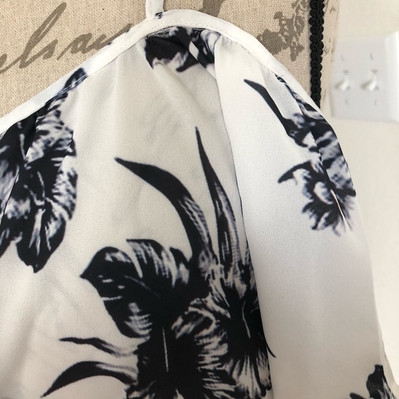 CLEARANCE! OFF-SHOULDER FLORAL BLOUSE NWT - Picture 5 of 6